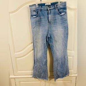 Women's Freckled Poppy Light Wash Straight-Leg Jeans with Raw Hem